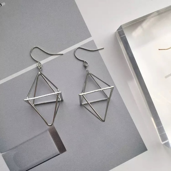 Urban Outfitters Jewelry - 3/$30 🤍 Geometric Pyramid Earrings